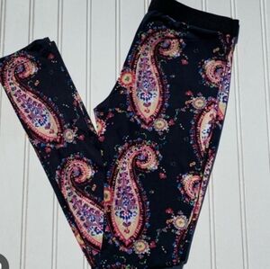 🌺bebe Black and Pink Leggings with Paisley Print